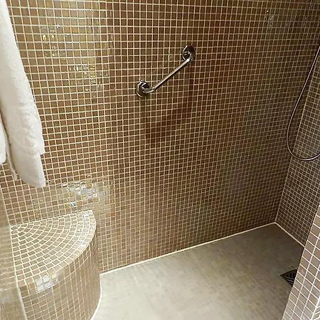 摩何雅兹大酒店 酒店 勒拉旺杜
